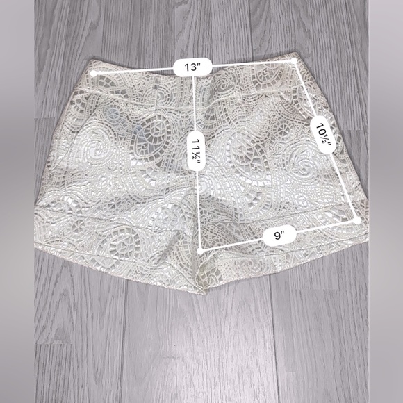 NEW YORK & CO. Women’s Silver geometric design Shorts - Picture 7 of 9